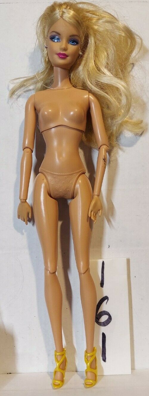 Barbie Fashionistas Articulated Doll 2009 Mattel Blonde