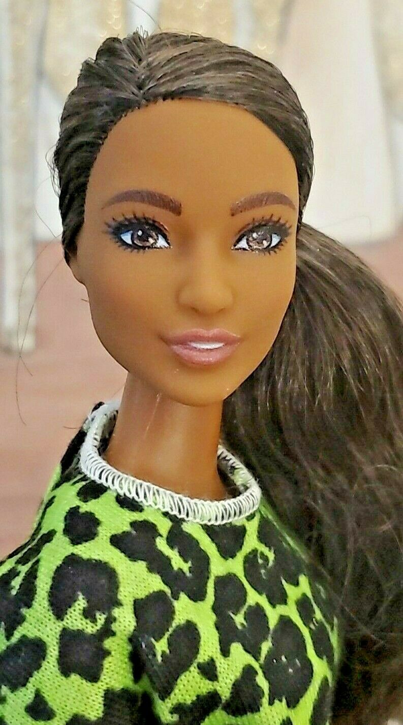 Barbie Aa Fashionistas Curvy Figure Hybrid Doll Brunette With Ponytail