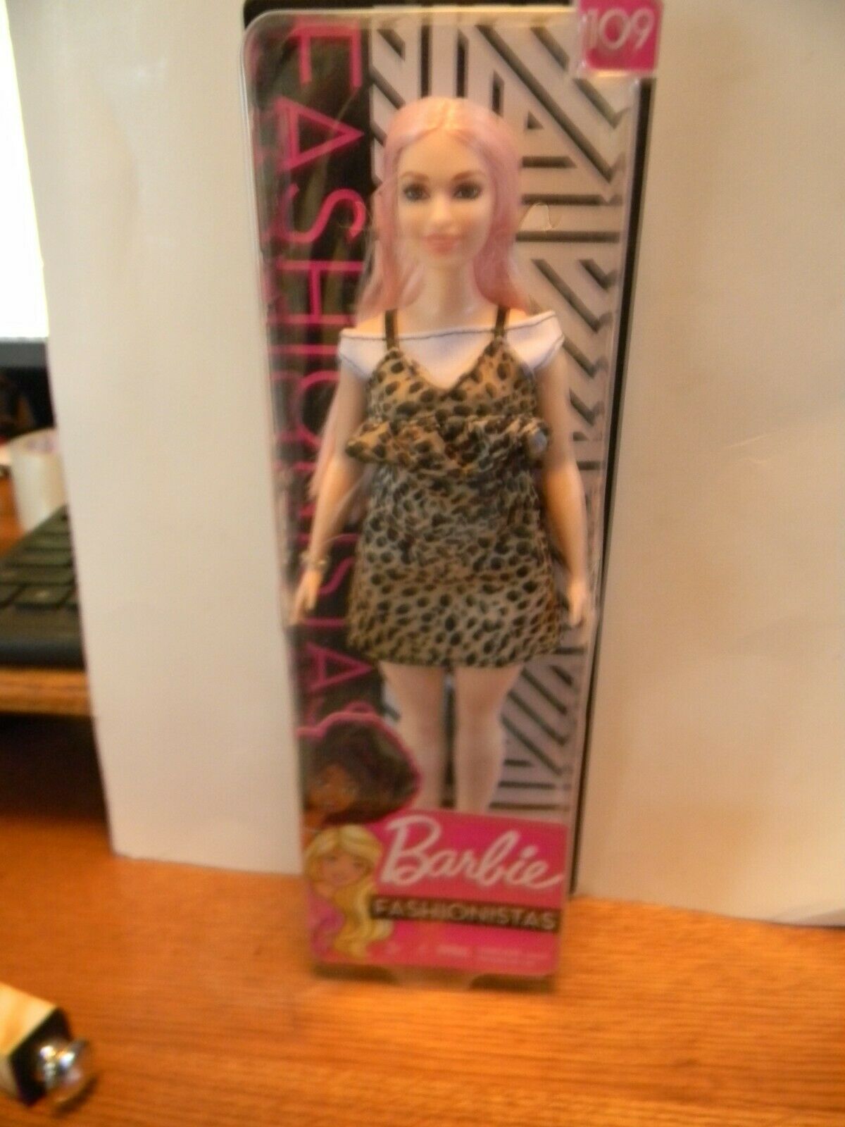 Barbie Fashionistas Doll  # 109  Pink Hair & Fuller Figure   2018   Mib